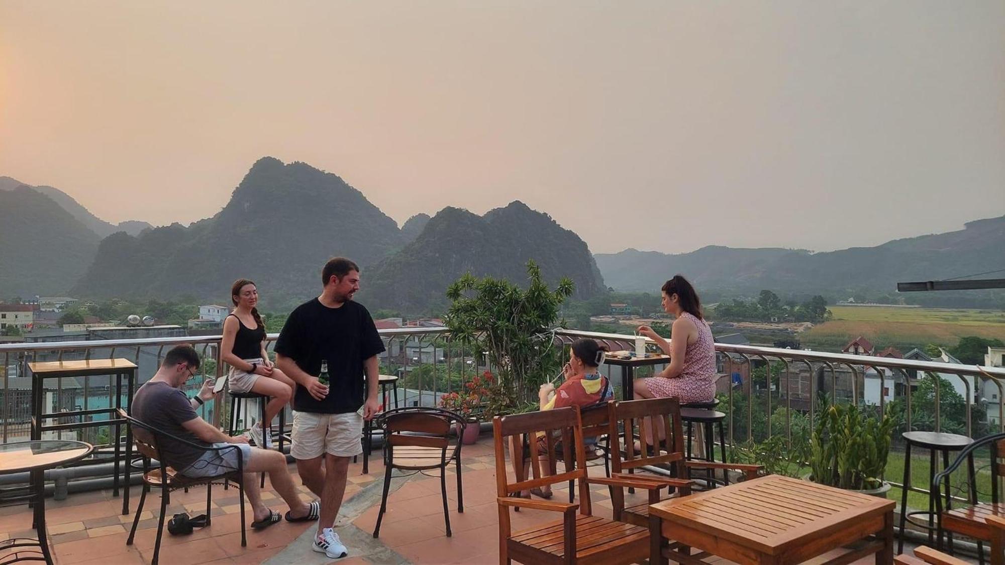 Phong Nha Jasmine Hostel & Roof Top Bar Eksteriør billede